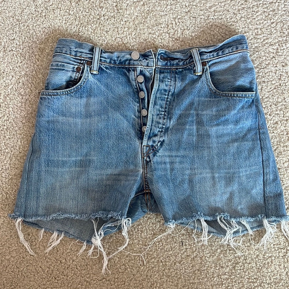 LEVI’S SHORTS 4” INSEAM